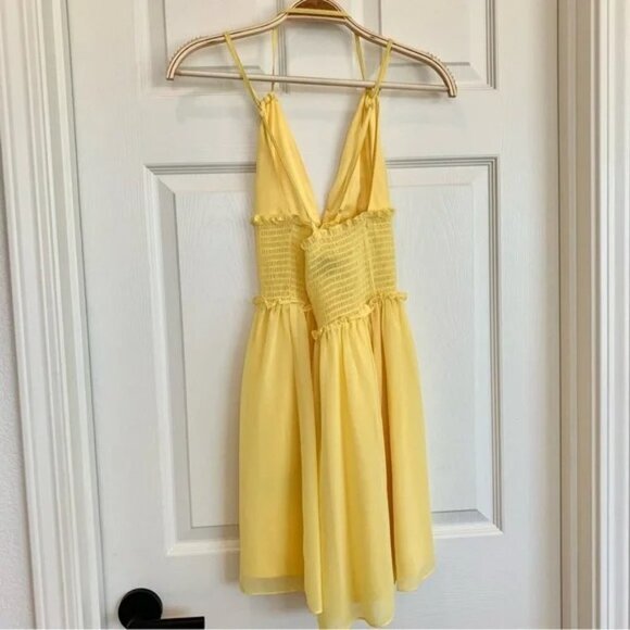 NWOT Bebe Sunshine Yellow Strappy V-Neck Chiffon Smocked Cross-back Sun Dress - Picture 6 of 11